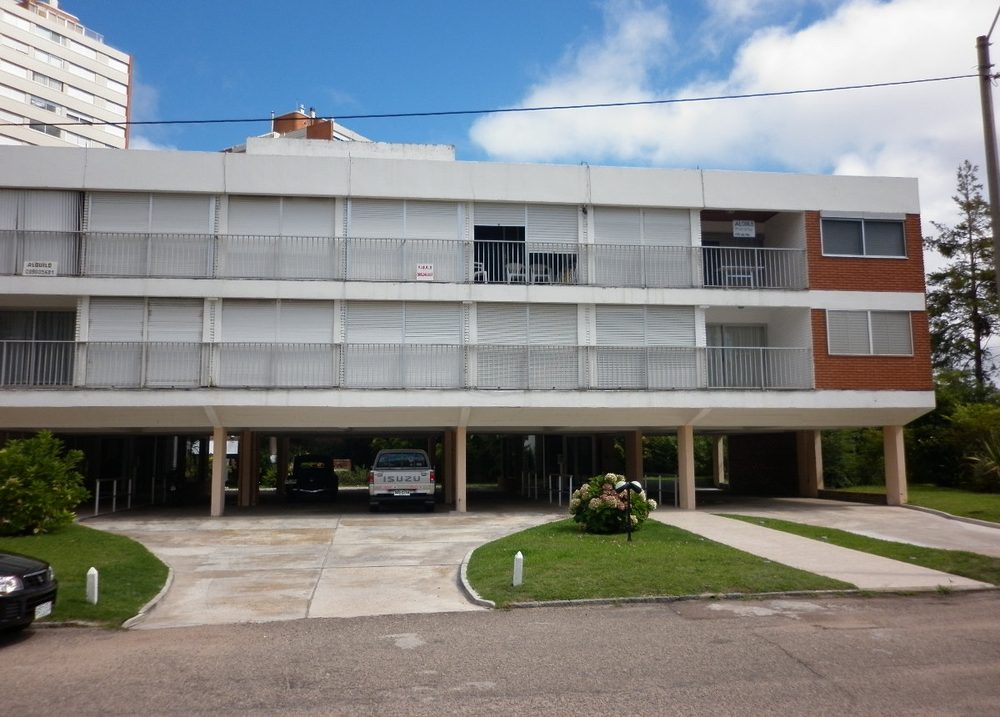 Fachada de Acapulco — Playa Mansa, Punta del Este