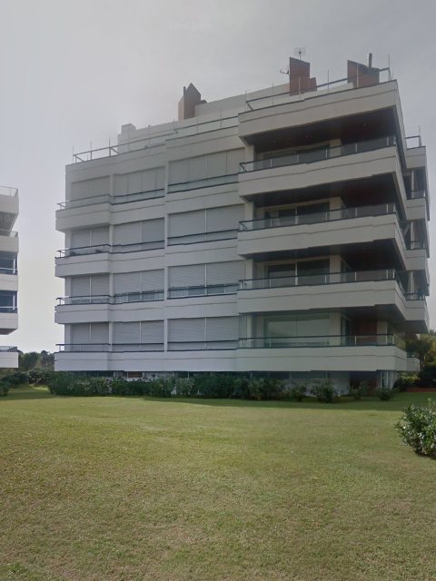 Fachada de Aguas Azules — Playa Brava, Punta del Este