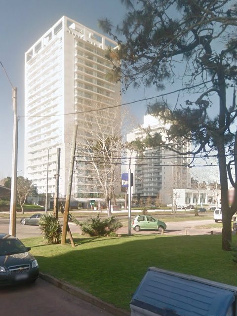 Façade de Ancora — Av. Roosevelt, Punta del Este
