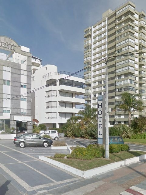 Fachada de Azteca — Playa Mansa, Punta del Este
