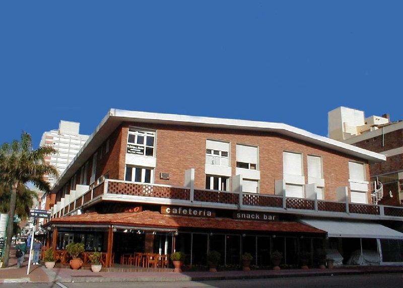 Fachada de Benwi — Península, Punta del Este
