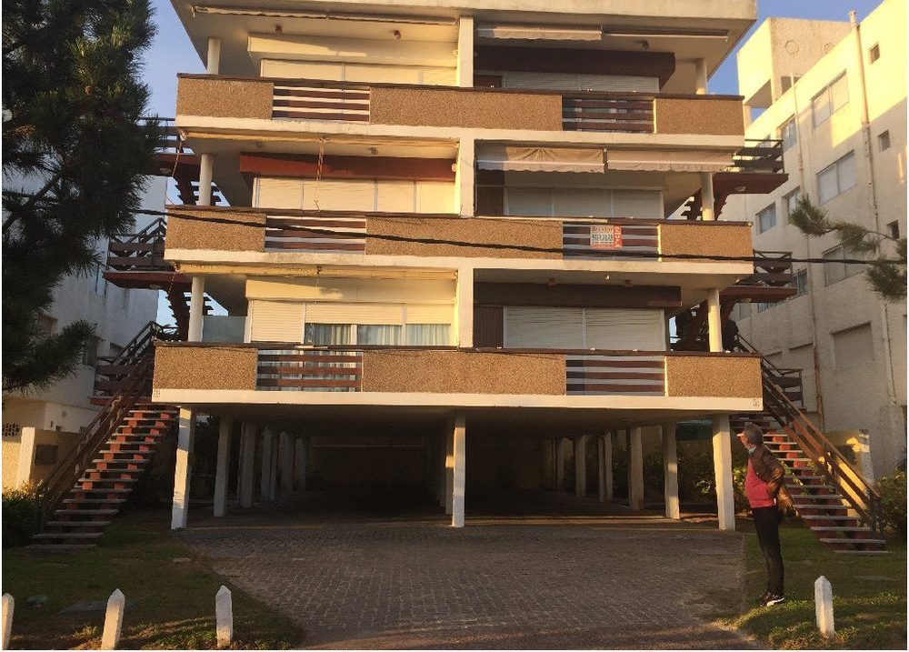 Fachada de Cairo — Playa Mansa, Punta del Este
