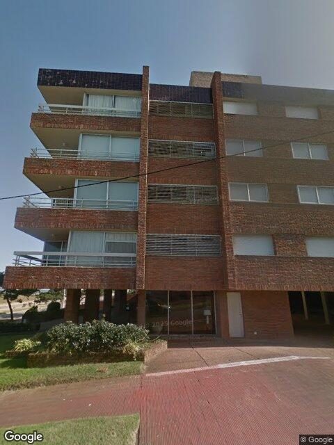 Fachada de Edificio Camboriu — Playa Mansa, Punta del Este