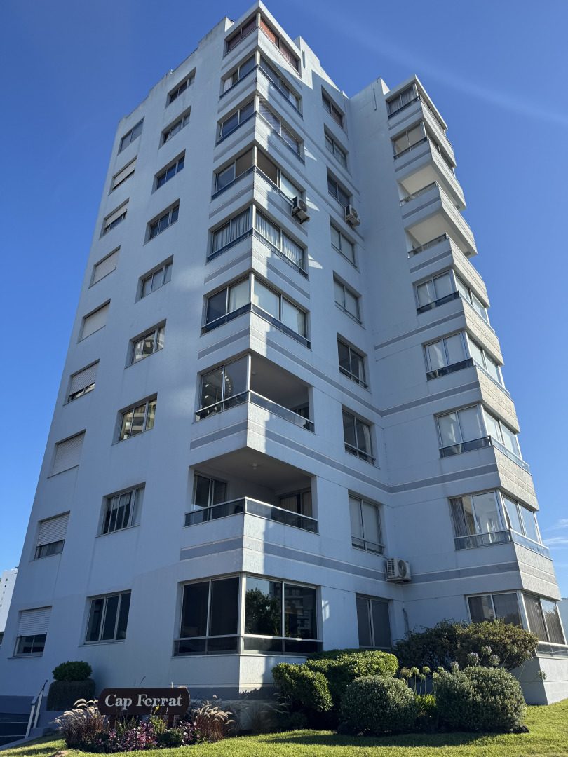 Fachada de Cap Ferrat — Playa Mansa, Punta del Este