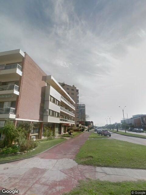 Fachada de Edificio Chiverta — Playa Mansa, Punta del Este