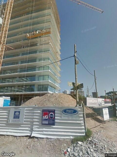 Fachada de Edificio Chronos — Playa Brava, Punta del Este
