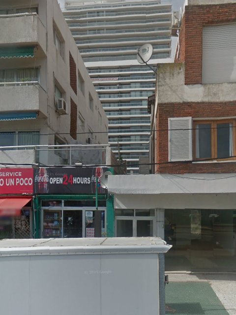 Fachada de Collage — Playa Mansa, Punta del Este