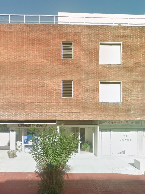 Fachada de Consul — Península, Punta del Este
