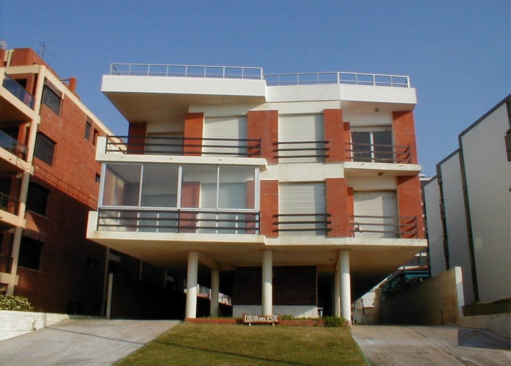 Fachada de Costa del Este — Península, Punta del Este