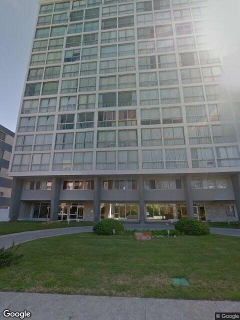 Fachada de Edificio El Grillo — Playa Mansa, Punta del Este