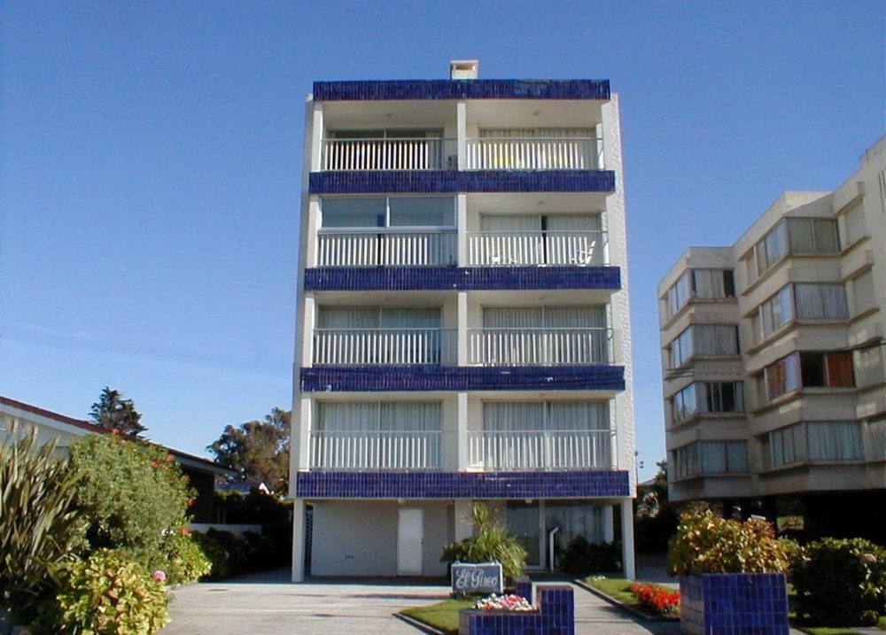 Fachada de El Pireo — Playa Brava, Punta del Este