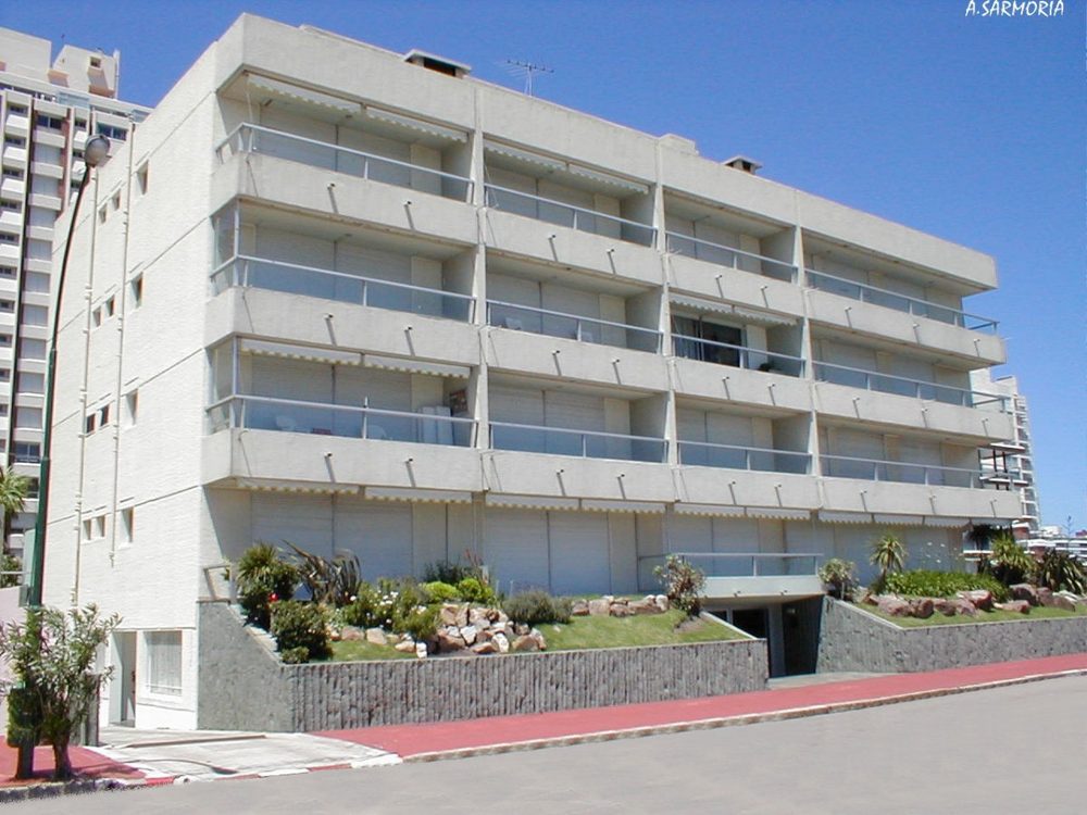 Facade of El Remanso — Península, Punta del Este