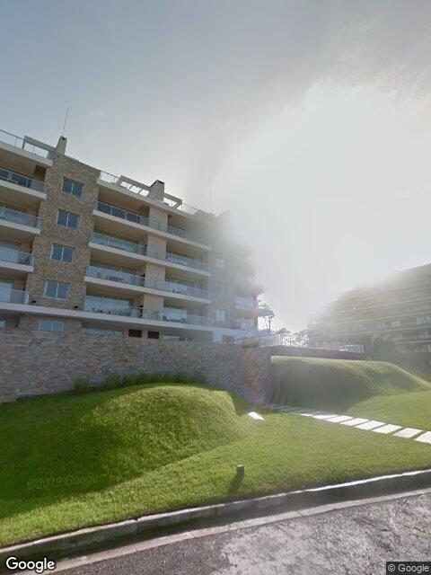 Fachada de Edificio Emerald — Playa Mansa, Punta del Este