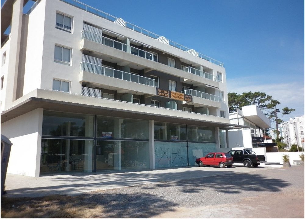 Facade of Emozione — Aidy Grill, Punta del Este