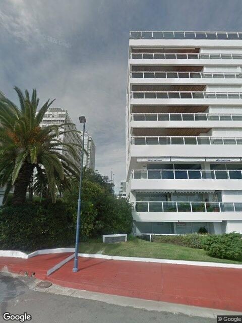 Fachada de Edificio Espigon Gorlero — Península, Punta del Este