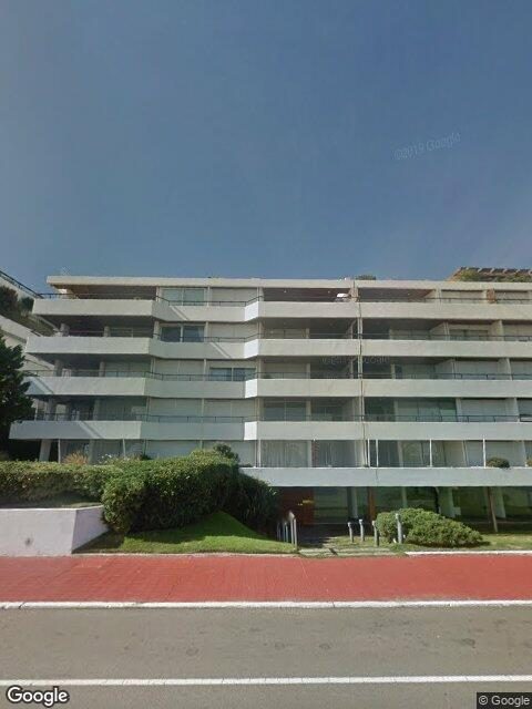 Fachada de Edificio Espigon — Península, Punta del Este