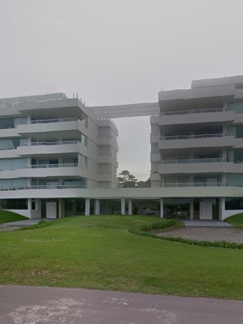Fachada de Esturion II — Playa Brava, Punta del Este