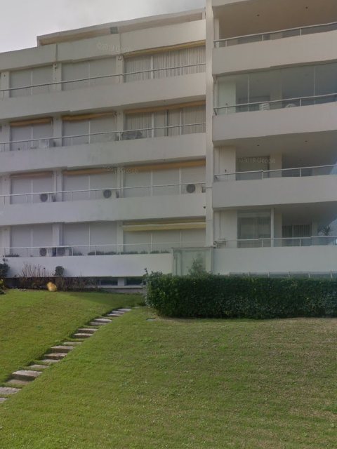 Fachada de Esturion — Playa Brava, Punta del Este