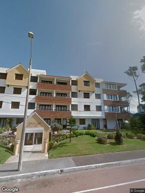 Fachada de Edificio Joie de Vivre — Playa Mansa, Punta del Este