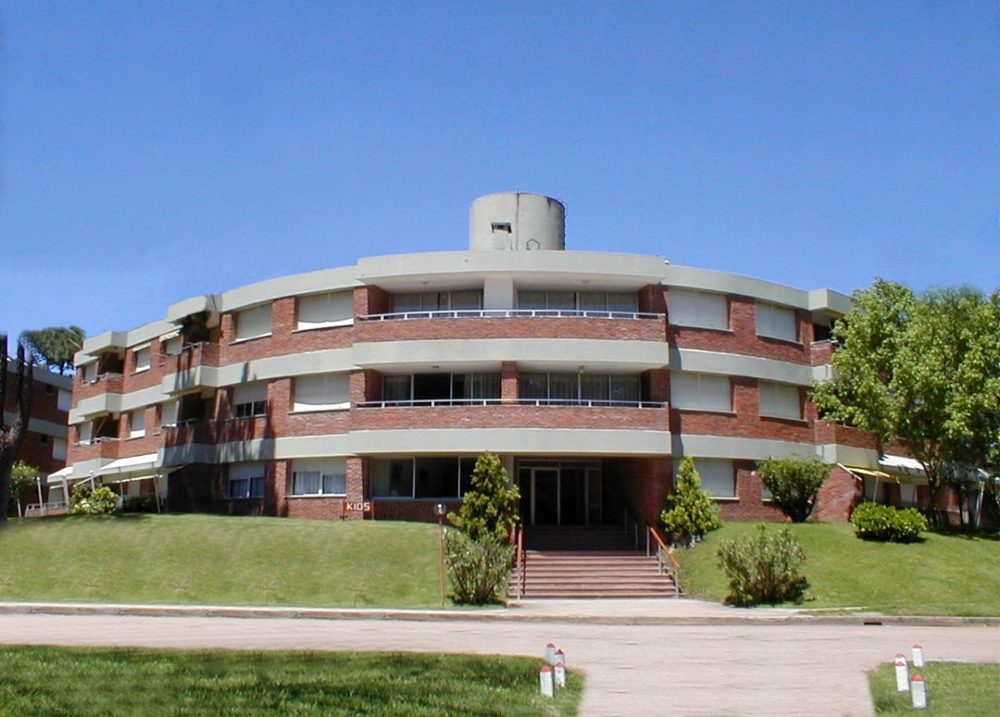 Fachada de Kios — Playa Mansa, Punta del Este