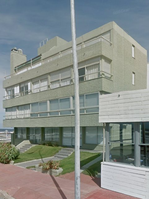 Fachada de L Hirondelle — Península, Punta del Este