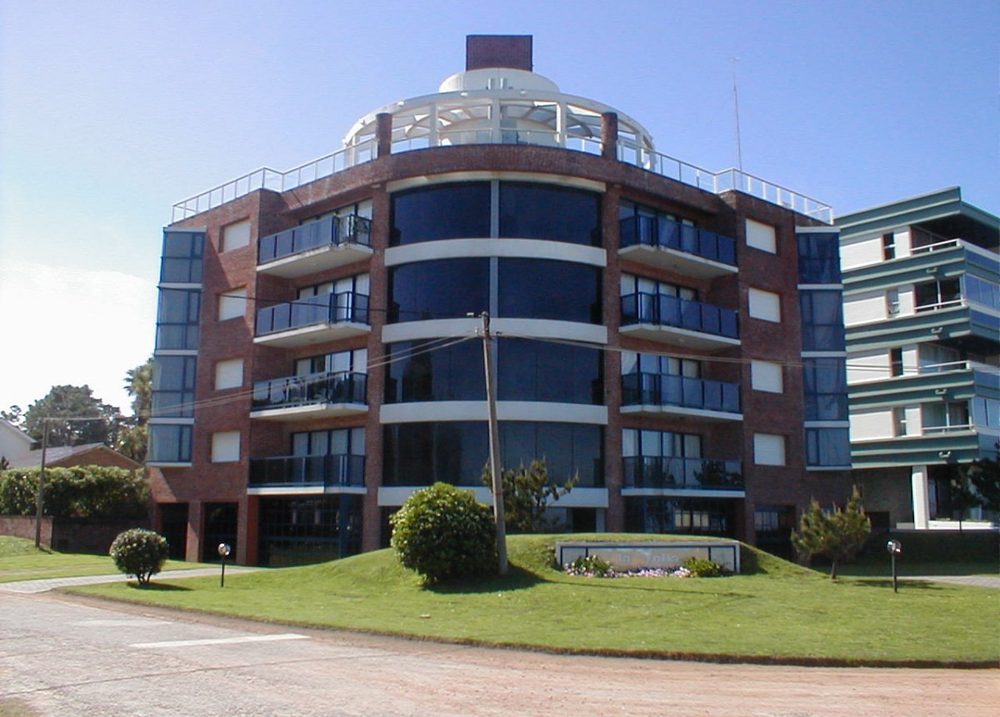 Fachada de La Jolla — Playa Brava, Punta del Este