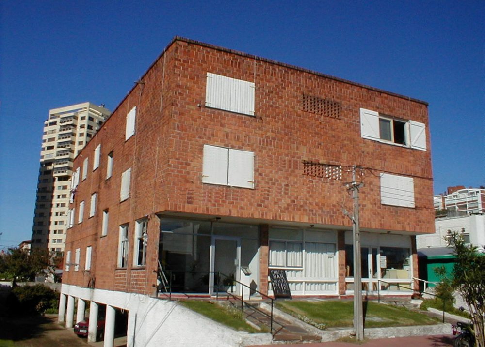Fachada de La Pastora — Playa Mansa, Punta del Este