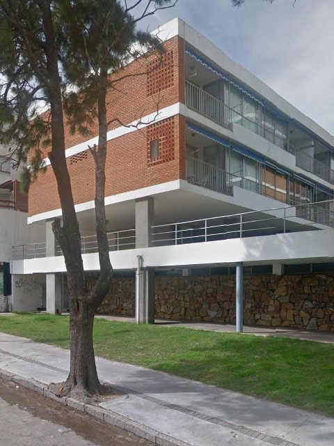 Fachada de Le Bleu — Península, Punta del Este
