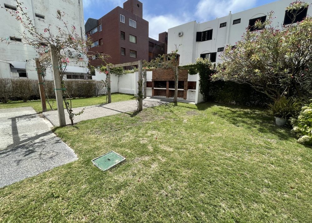 Fachada de Le Chat — Playa Mansa, Punta del Este