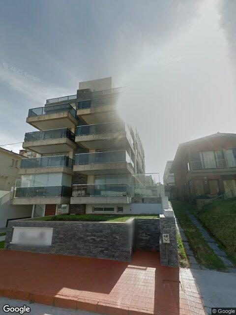 Fachada de Edificio Les Margarites — Península, Punta del Este