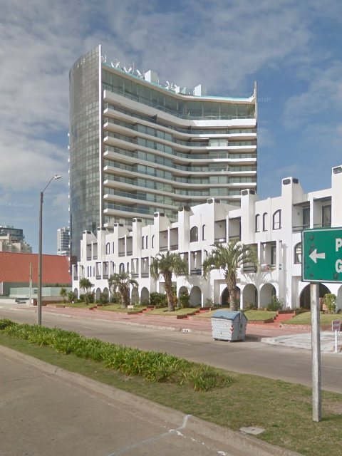 Façade de Los Arcos — Playa Mansa, Punta del Este