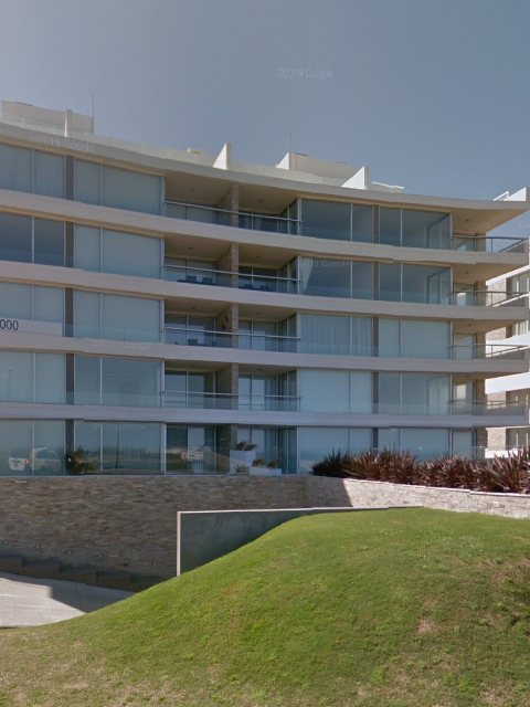 Fachada de Lumiere — Pinares, Playa Mansa, Punta del Este