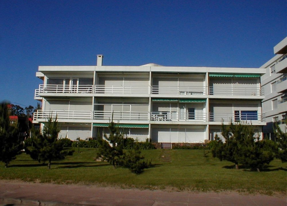 Fachada de Marevan — Playa Mansa, Punta del Este