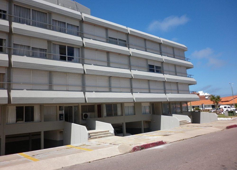 Fachada de Miramar — Playa Mansa, Punta del Este