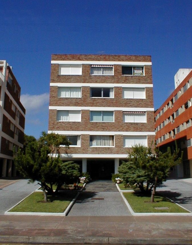 Facade of Paracas — Playa Mansa, Punta del Este