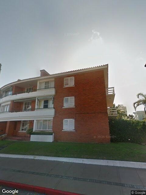 Fachada de Edificio Pinar — Península, Punta del Este