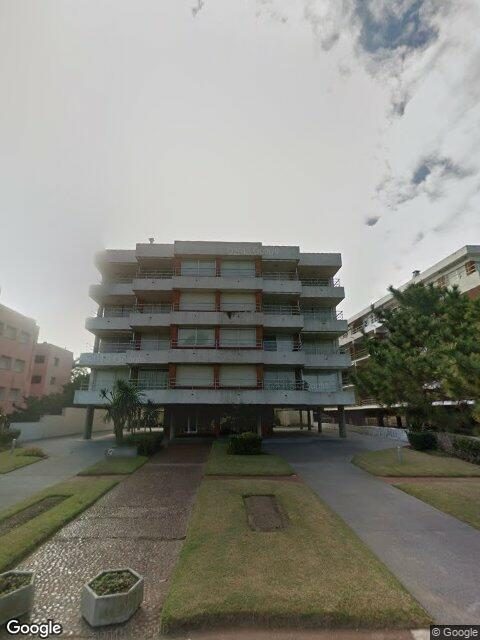 Fachada de Edificio Prainha — Playa Mansa, Punta del Este