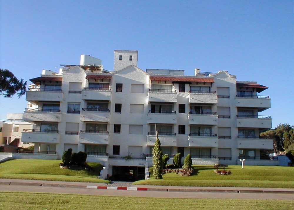 Fachada de Puntamar — Playa Brava, Punta del Este