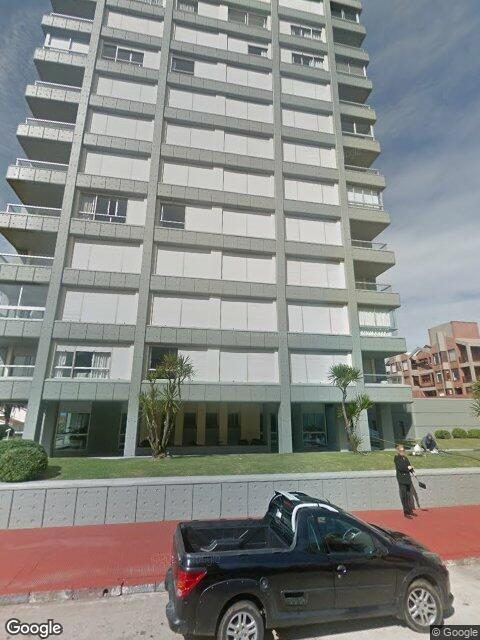 Fachada de Edificio Recalada — Península, Punta del Este