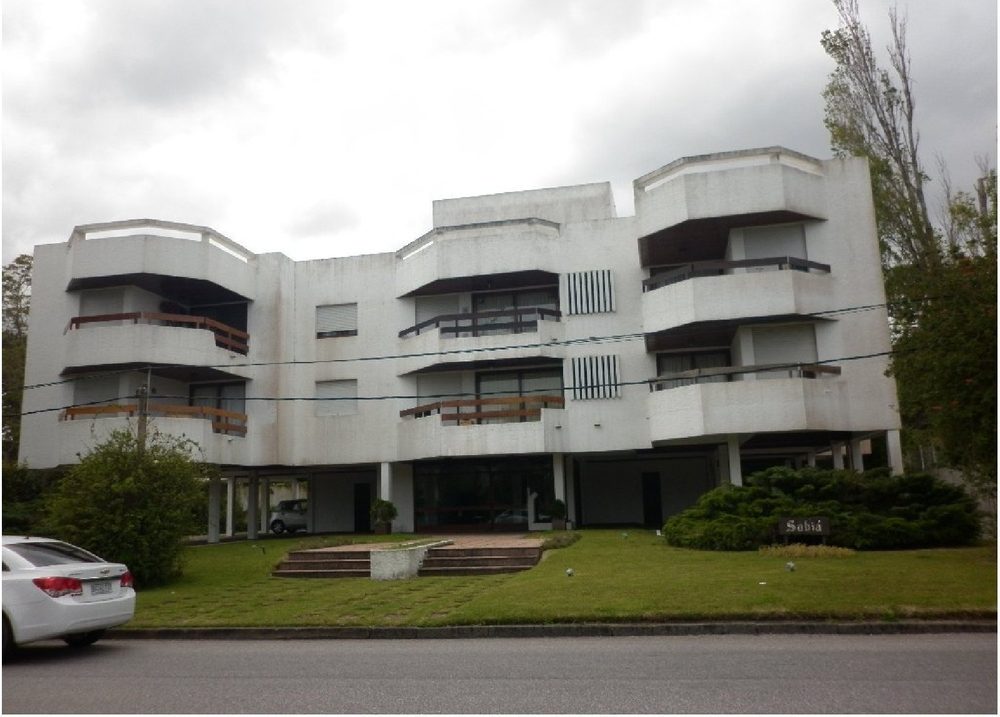 Fachada de Sabia — Playa Mansa, Punta del Este