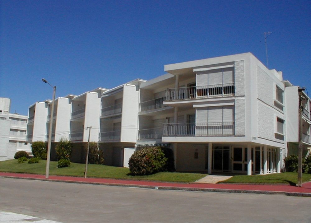 Fachada de San Felix — Península, Punta del Este