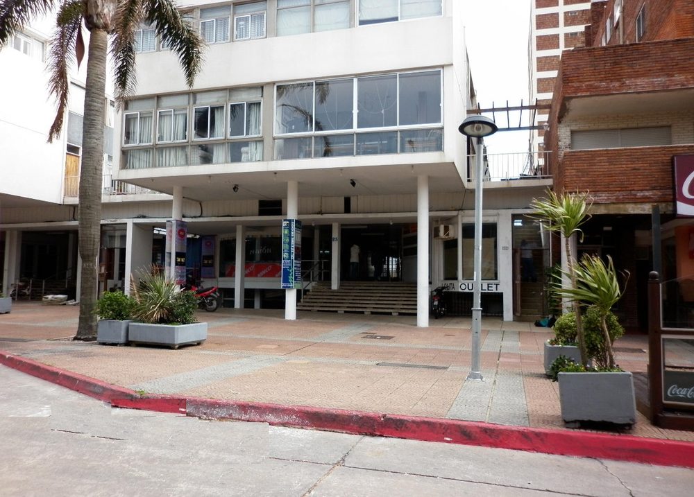 Fachada de Santa Fe — Península, Punta del Este