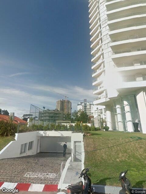 Fachada de Edificio Season Tower — Playa Mansa, Punta del Este