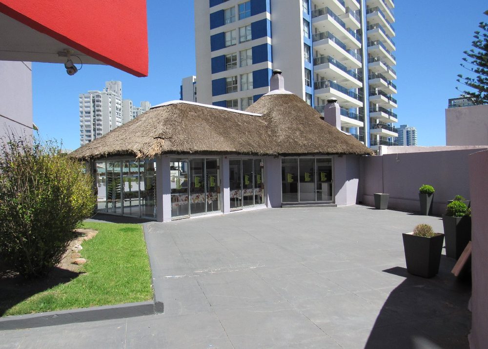 Fachada de Skorpios — Península, Punta del Este