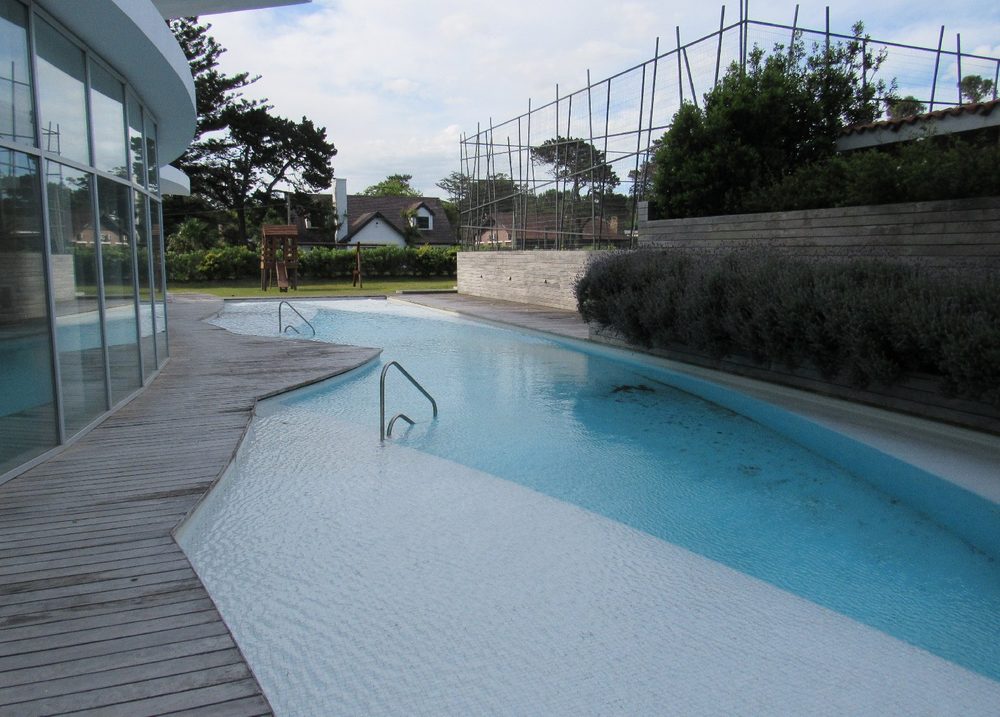 Fachada de Sunrise — Playa Mansa, Punta del Este