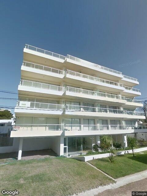 Fachada de Edificio Tango — Aidy Grill, Punta del Este