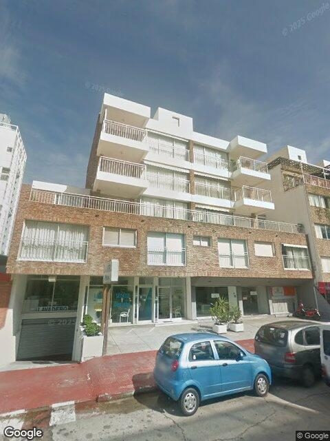 Fachada de Edificio Torres — Península, Punta del Este