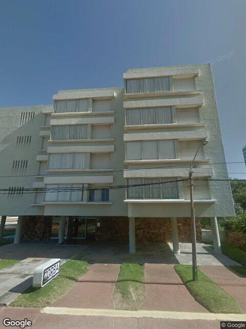 Fachada de Edificio Zorba — Playa Brava, Punta del Este