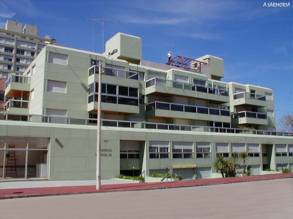 Fachada de Karol III — Península, Punta del Este