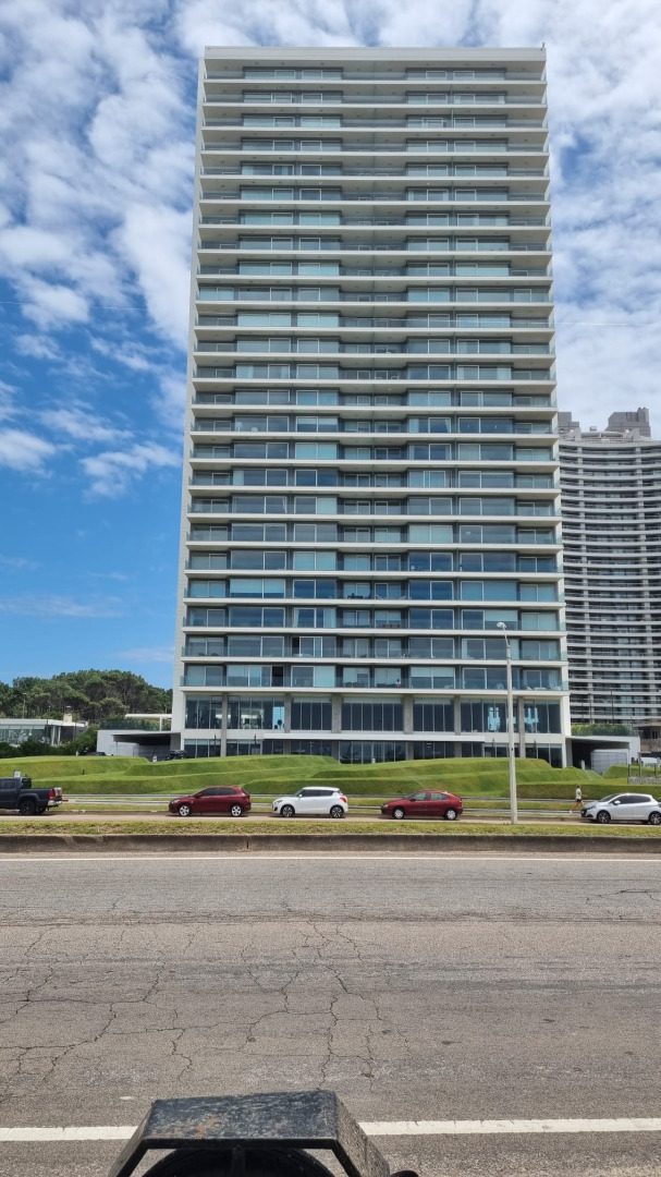 Facade of Le Parc III — Playa Brava, Punta del Este